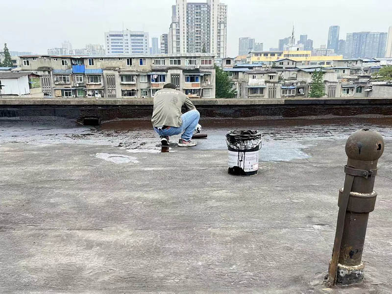 混凝土澆筑的屋面滲水怎么辦