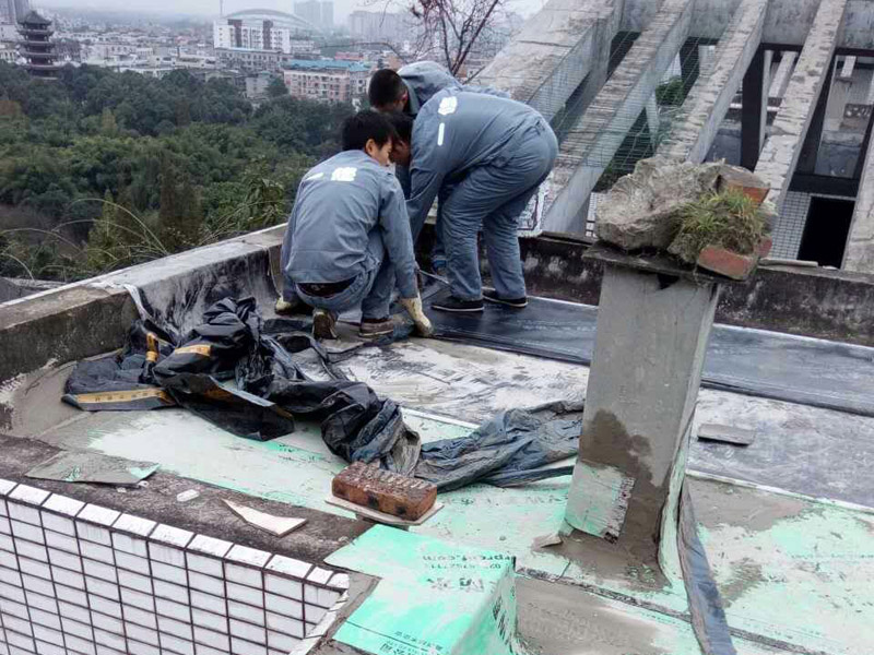 屋頂漏水處理方法盤點，涂刷JS涂料使